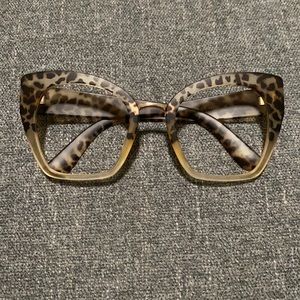 Oversized cheetah frames